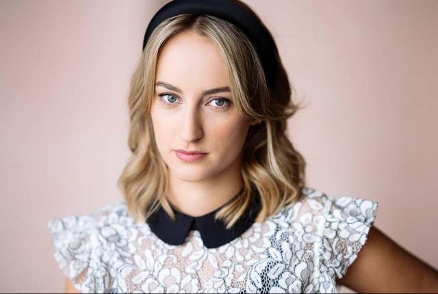 Molly Gibson fotoğrafı