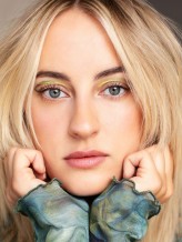 Molly Gibson fotoğrafı