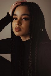 Mikaela Neaze Silva fotoğrafı