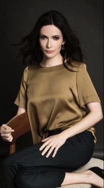 Bitsie Tulloch Fotoğrafı