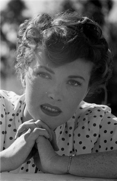 Paula Raymond fotoğrafı