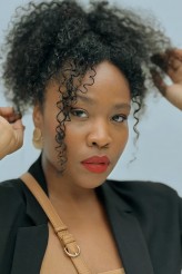 Ariane Souza fotoğrafı