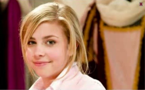 Jemma McKenzie-Brown Fotoğrafı