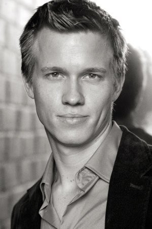 Warren Kole fotoğrafı