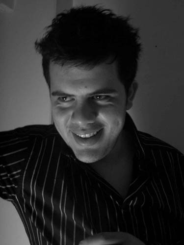 Eser Yenenler fotoğrafı