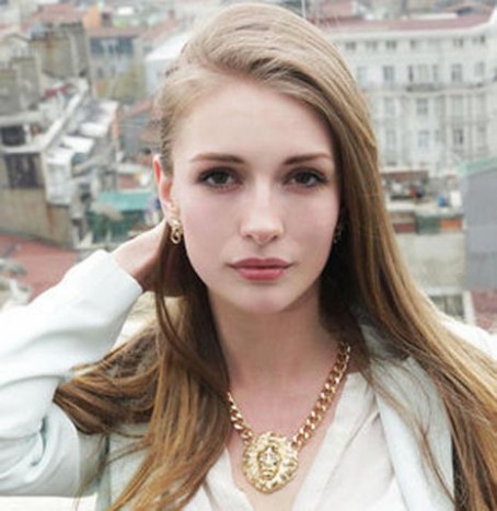 Yasemin Allen Fotoğrafı