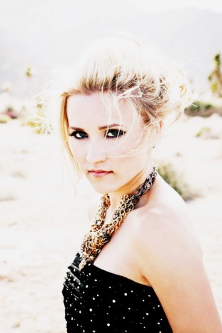Emily Osment Fotoğrafı