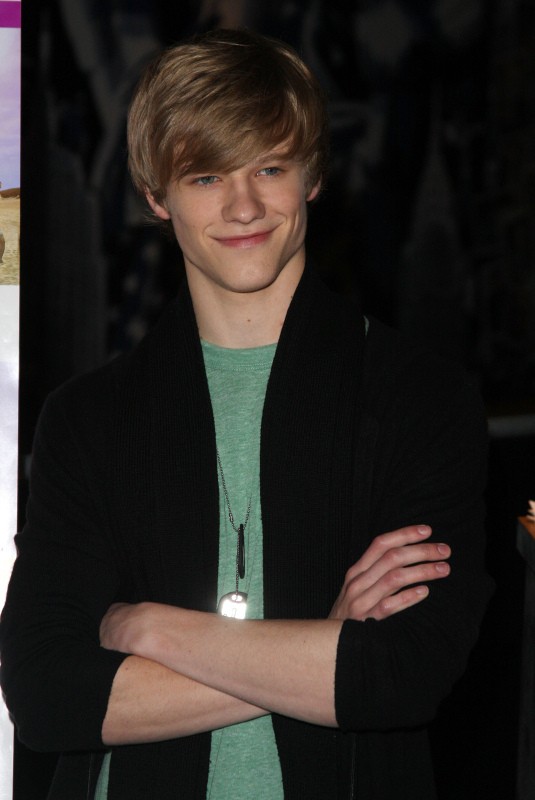 Lucas Till Fotoğrafı