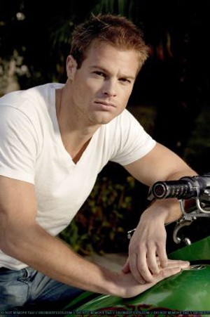 George Stults Fotoğrafı