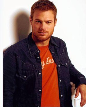 George Stults Fotoğrafı