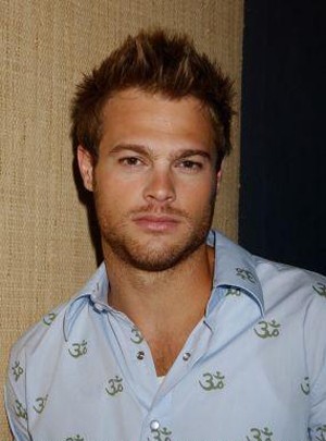 George Stults fotoğrafı