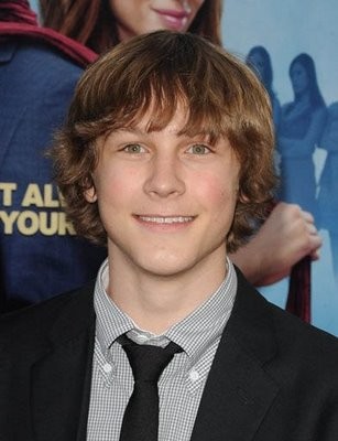 Logan Miller Fotoğrafı