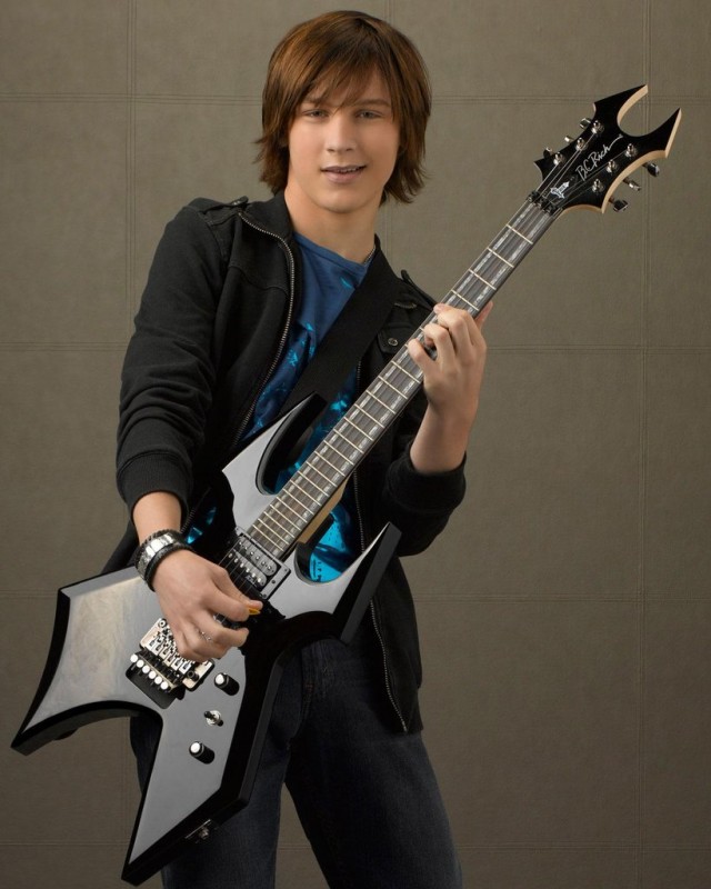 Logan Miller Fotoğrafı