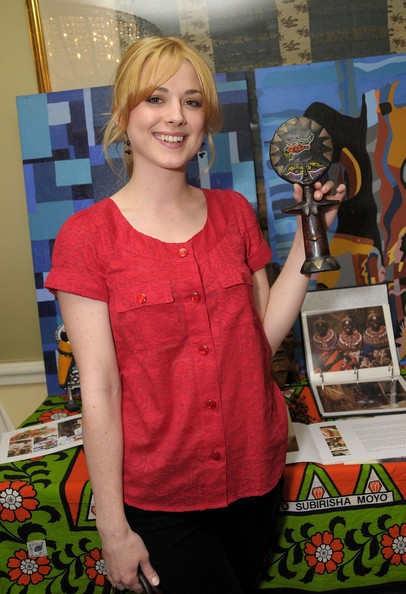 Alexandra Breckenridge Fotoğrafı