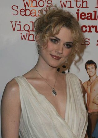 Alexandra Breckenridge Fotoğrafı