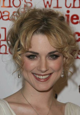 Alexandra Breckenridge Fotoğrafı