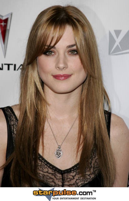 Alexandra Breckenridge Fotoğrafı