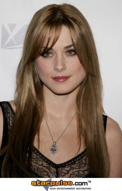 Alexandra Breckenridge Fotoğrafı