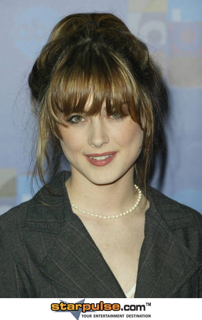 Alexandra Breckenridge Fotoğrafı