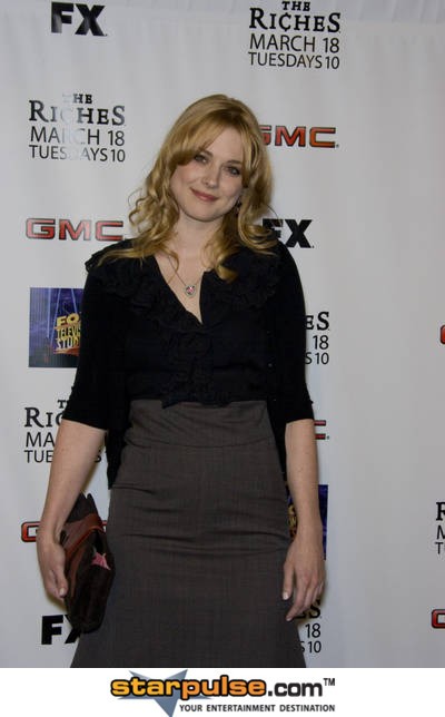 Alexandra Breckenridge Fotoğrafı