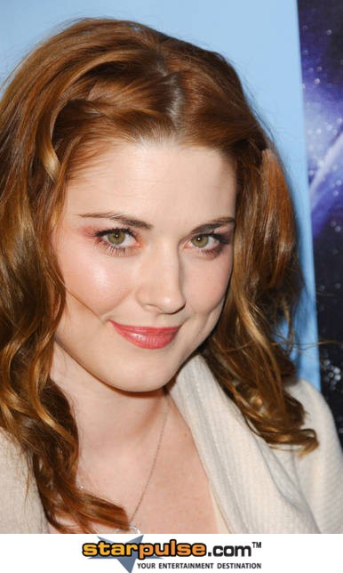 Alexandra Breckenridge Fotoğrafı
