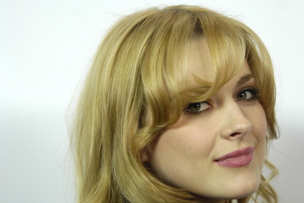 Alexandra Breckenridge Fotoğrafı