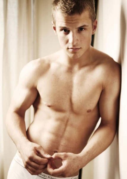 Freddie Stroma Fotoğrafı