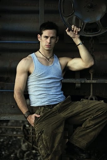 Matt Mullins Fotoğrafı