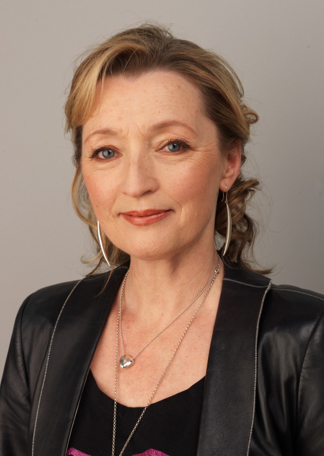 Lesley Manville fotoğrafı