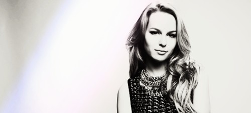 Bridgit Mendler Fotoğrafı