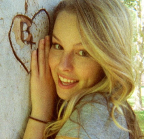 Bridgit Mendler Fotoğrafı